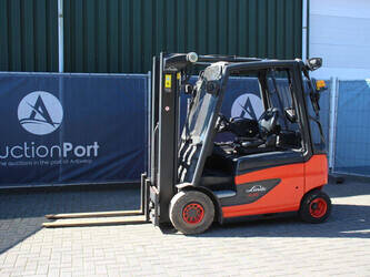 صورة ل مناولة العتاد 2015 ليندي E25-01