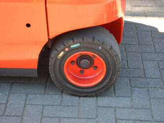 2015-linde-e25-01-1444515-46723440