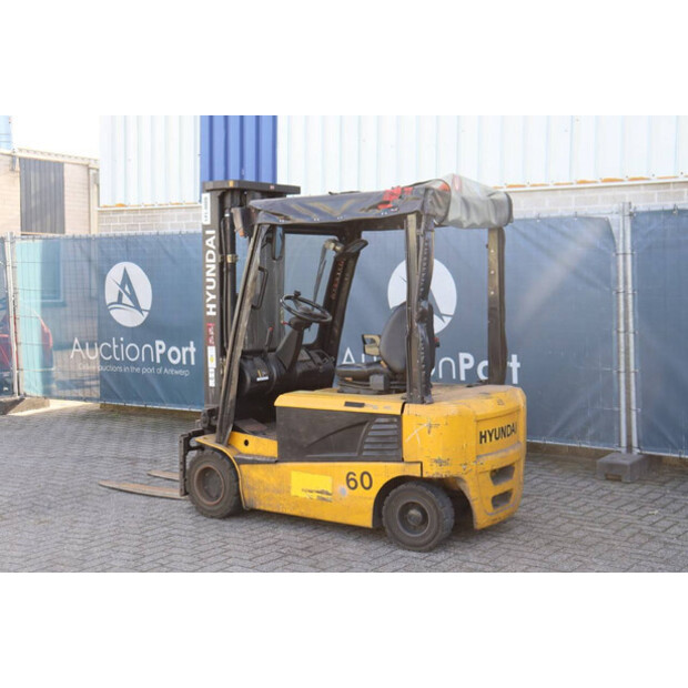 2011 Hyundai 20B-7-46723489