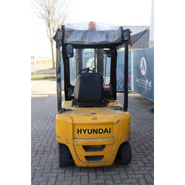 2011 Hyundai 20B-7-46723491