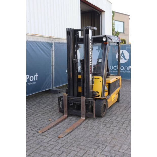 2011 Hyundai 20B-7-46723495