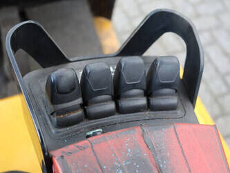 2011-hyundai-20b-7-1444517-46723511