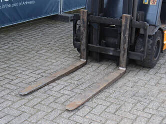 2002-still-r60-30-1444525-46723707