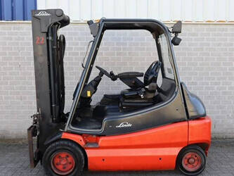 صورة ل مناولة العتاد 2003 ليندي E30-02