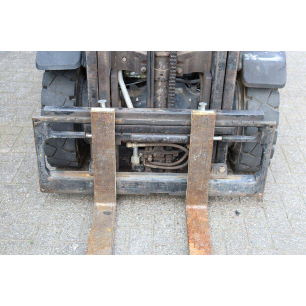 2011 Yale GLP25VX F2170-46724025