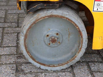 2012-haulotte-compact-8-1444550-46724400