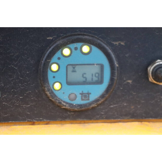 2012 هولوت COMPACT 8-46724405