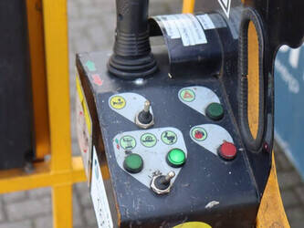 2012-haulotte-compact-8-1444550-46724408