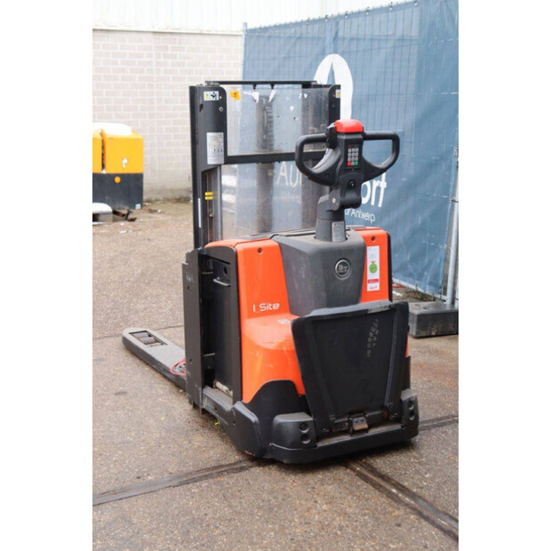 2015 بي تي SWE200D-46724417