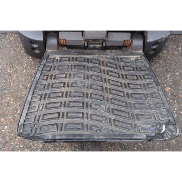 2015 بي تي SWE200D-46724428