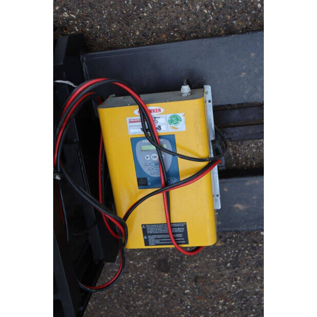 2015 بي تي SWE200D-46724491