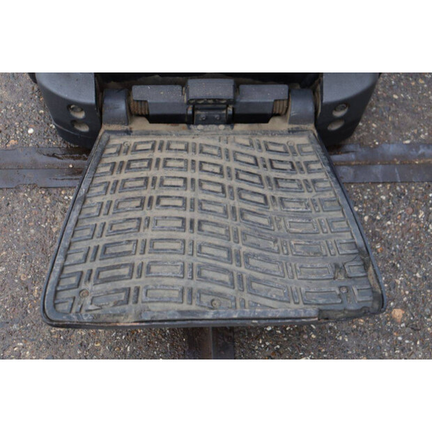 2015 بي تي SWE200D-46724495