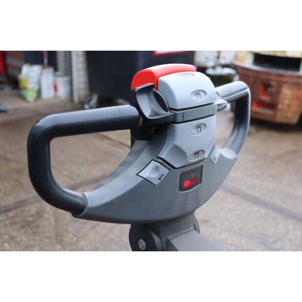 2015 بي تي SWE200D-46724501