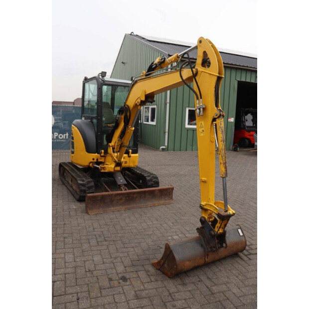 2018 كوماتسو PC35MR-5-46724628