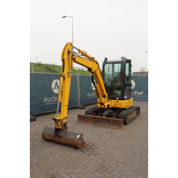 2018 كوماتسو PC35MR-5-46724630