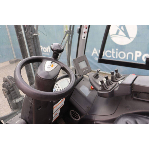 2019 Still RX60-25-46725802