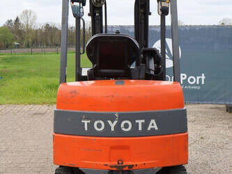 2010-toyota-7fbmf25-1444601-46725958