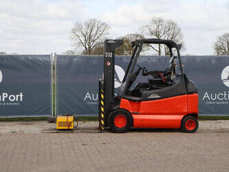 Image de CHARIOTS ÉLÉVATEURS 2005 Linde E30-03-600