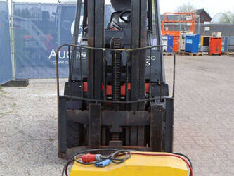 2005-linde-e30-03-600-1444612-46726310