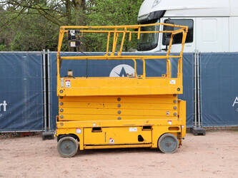 صورة ل رافعات 2014 هولوت COMPACT12 للبيع في الإمارات العربيّة المتّحدة