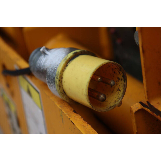 2014 هولوت COMPACT12-46726718