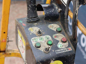 2014-haulotte-compact12-1444623-46726731