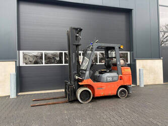 صورة ل رافعات شوكية 2012 تويوتا 7FGCU35