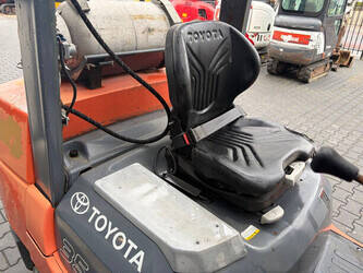 2012-toyota-7fgcu35-1444629-46726845