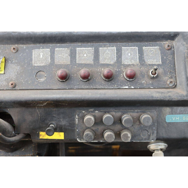 1990 كاتربيلر V200B-46727105