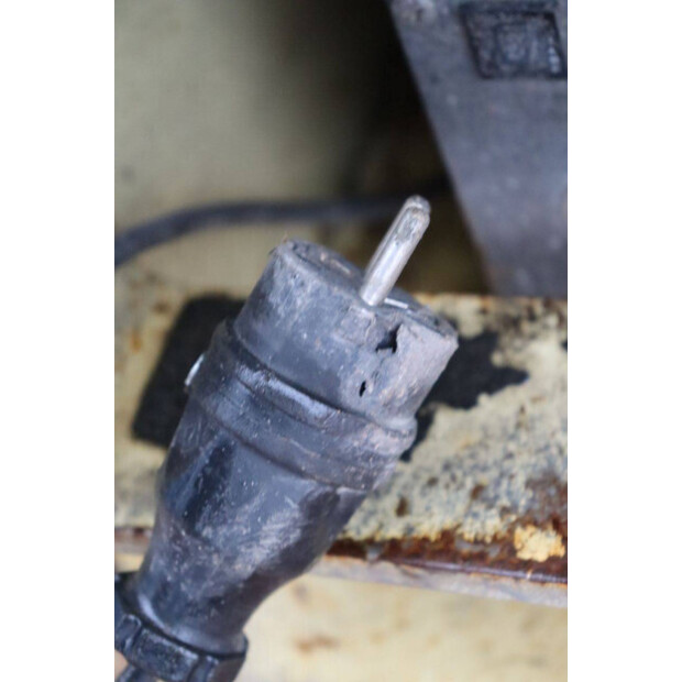 2008 جيه ال جي 1930 ES-46727617