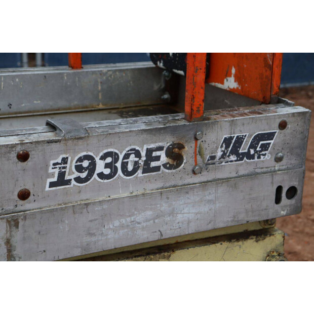 2008 جيه ال جي 1930 ES-46727618