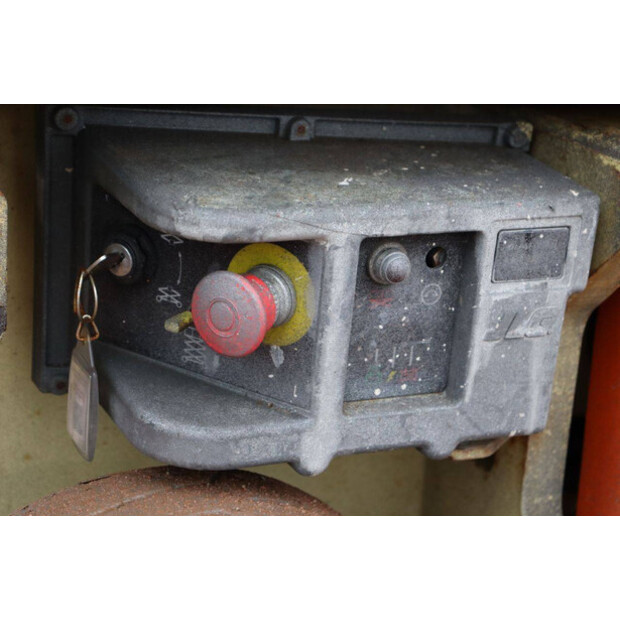 2008 جيه ال جي 1930 ES-46727619