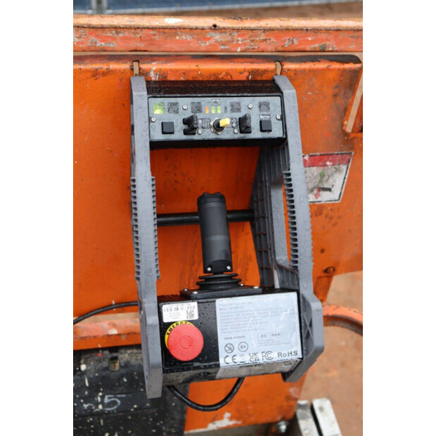 2008 جيه ال جي 1930 ES-46727627