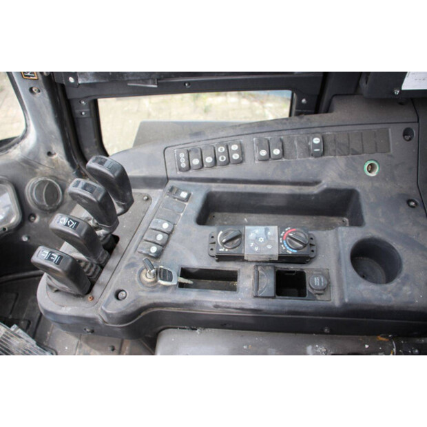 2016 Hyundai 80D-9-46727779