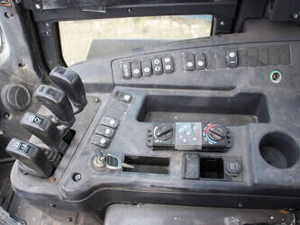 2016-hyundai-80d-9-1444662-46727779