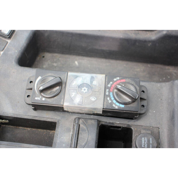 2016 Hyundai 80D-9-46727784