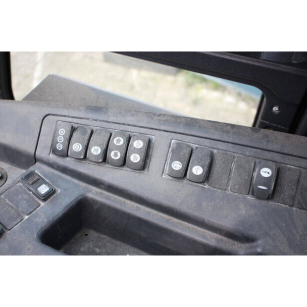 2016 Hyundai 80D-9-46727785