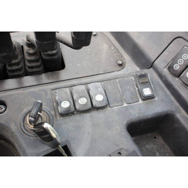 2016 Hyundai 80D-9-46727786