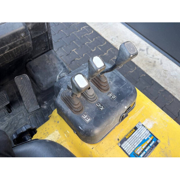 2008 نيسان 1N1L180-46727810