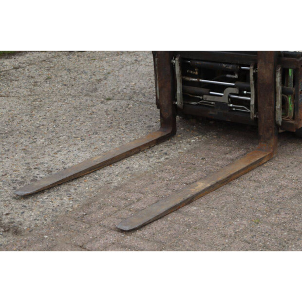 2011 نيسان 1N1L18Q-46728416