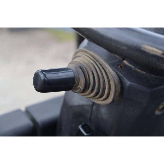 2011 نيسان 1N1L18Q-46728429