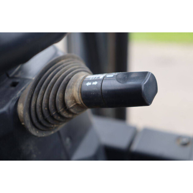 2011 نيسان 1N1L18Q-46728430