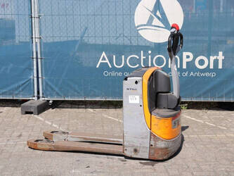 2011-still-exu16-1444698-46728557