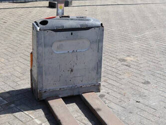 2011-still-exu16-1444698-46728561