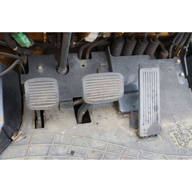 1999 كاتربيلر GC 60K-46728671