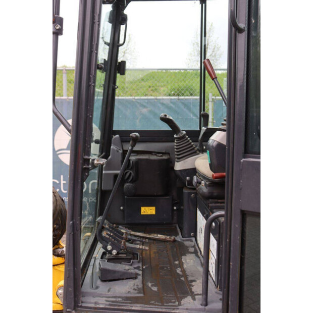 2018 كوماتسو PC26MR-3-46728703