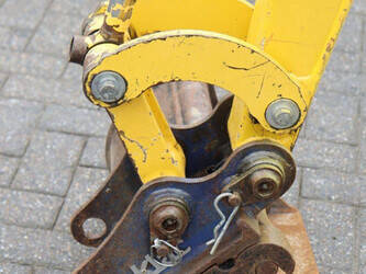 2012-komatsu-pc16r-hs-46728729