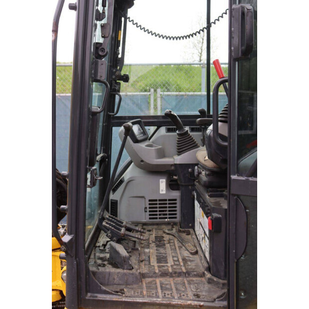 2018 كوماتسو PC35MR-46728805