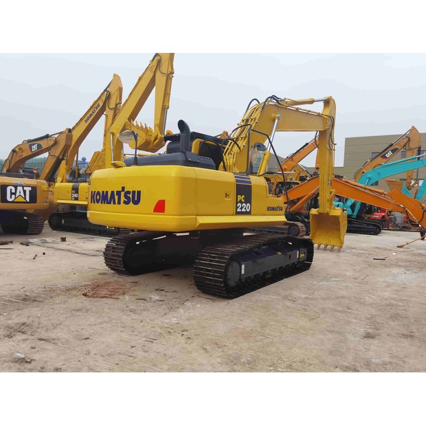 2023 Komatsu PC220-8-46730579