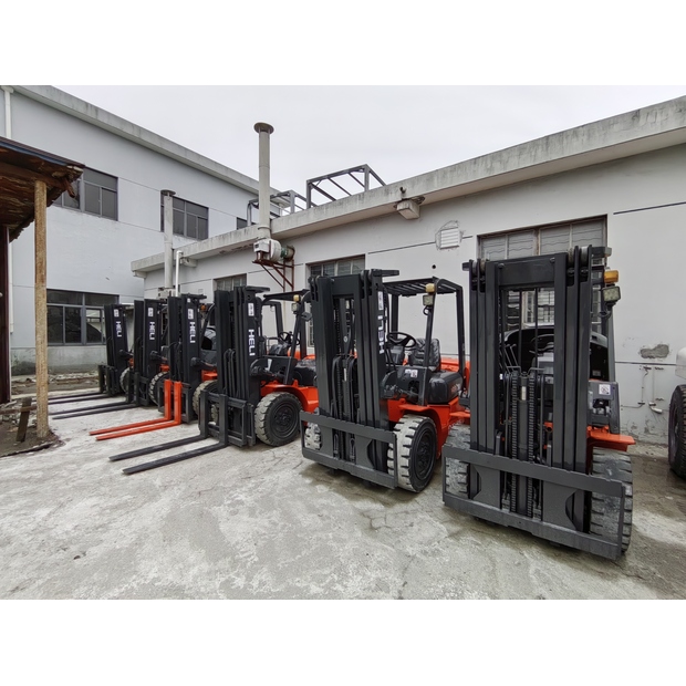 2023 هيلي 35-46730602